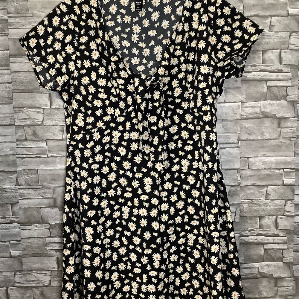 She-in V neckline with tie floral black casual dress 1XL NWTOT (W724)